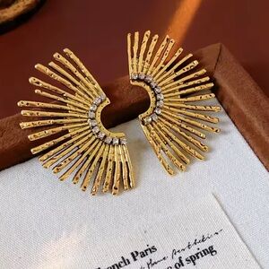 Anthropologe Vintage gold sunrise Sunburst Earrings